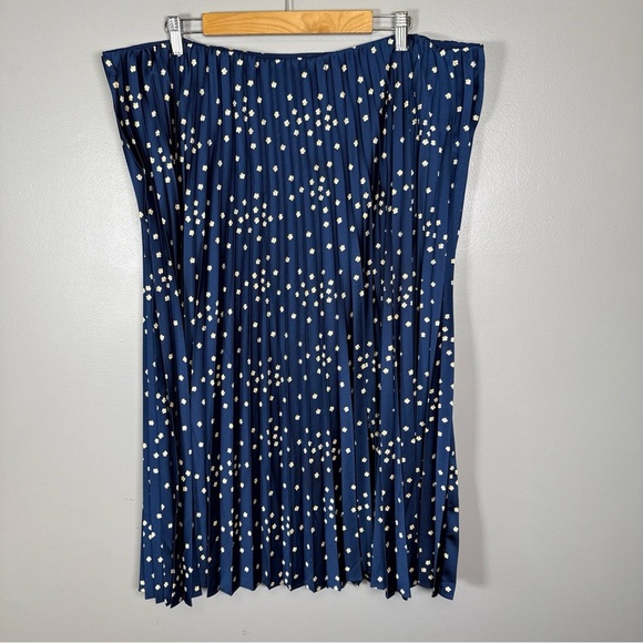 J.Crew Pleated Pull-on Luster Charmeuse Midi Skirt Navy Floral Plus Size 2X - Picture 2 of 8